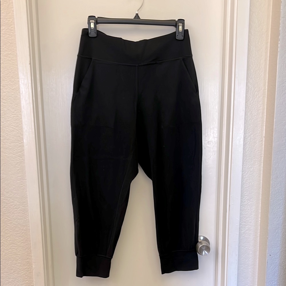 Lululemon Cropped Joggers - Black
